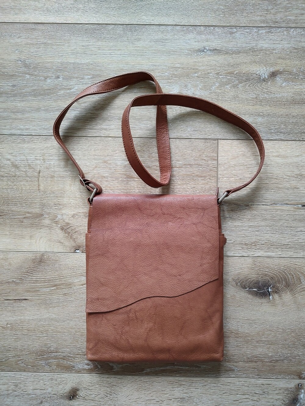Ili New York Crossbody Leather Bag Rough Edge Flap Purse Light Brown RFID NWOT